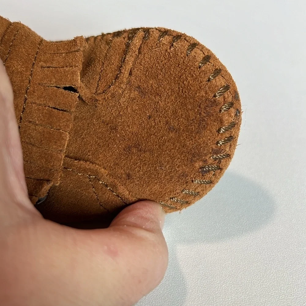 Minnetonka - size‎ 3 baby crib shoes, fringe moccasins